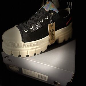 Palladium Revolt Lo TX. Black Canvas Platform and Holographic Tongue